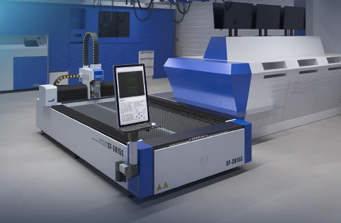 Máquina de corte láser industrial con interfaz de diseño